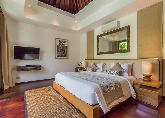 Eshara 21 Our Luxury 5br Escape&huge Pool Oberoi Seminyak